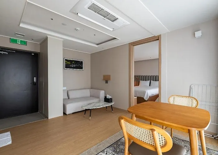 Hotel #elbon The 4*